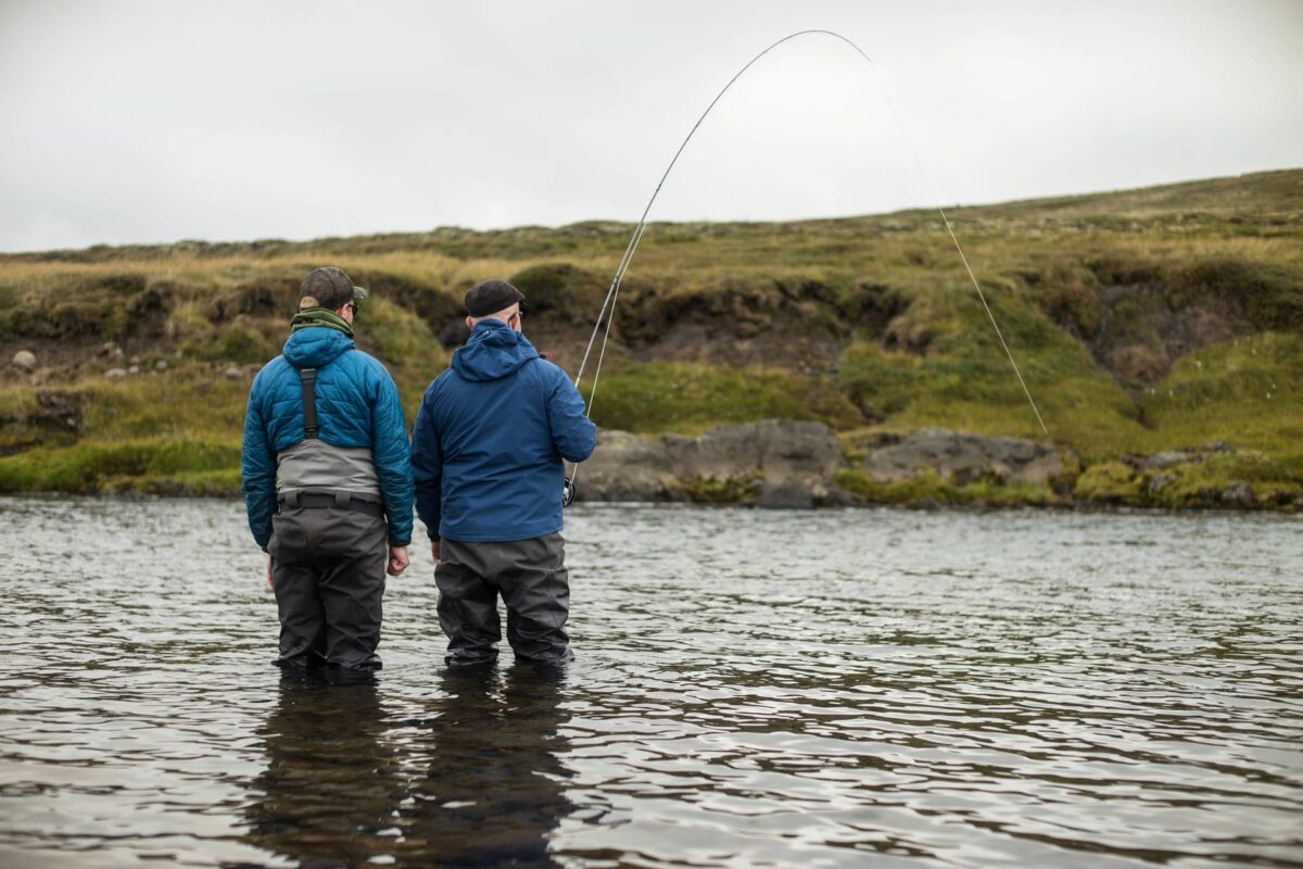 Stangveiði - Veiðimaður þreytir lax